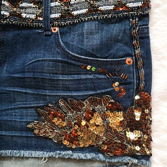 Express Jean Shorts with Embellishments Size 4 - Picture 2 of 8